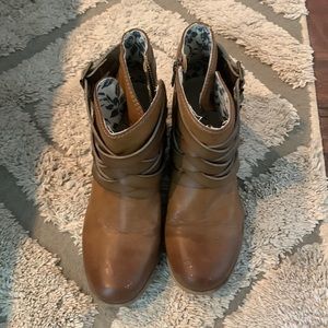 Roxy bootie